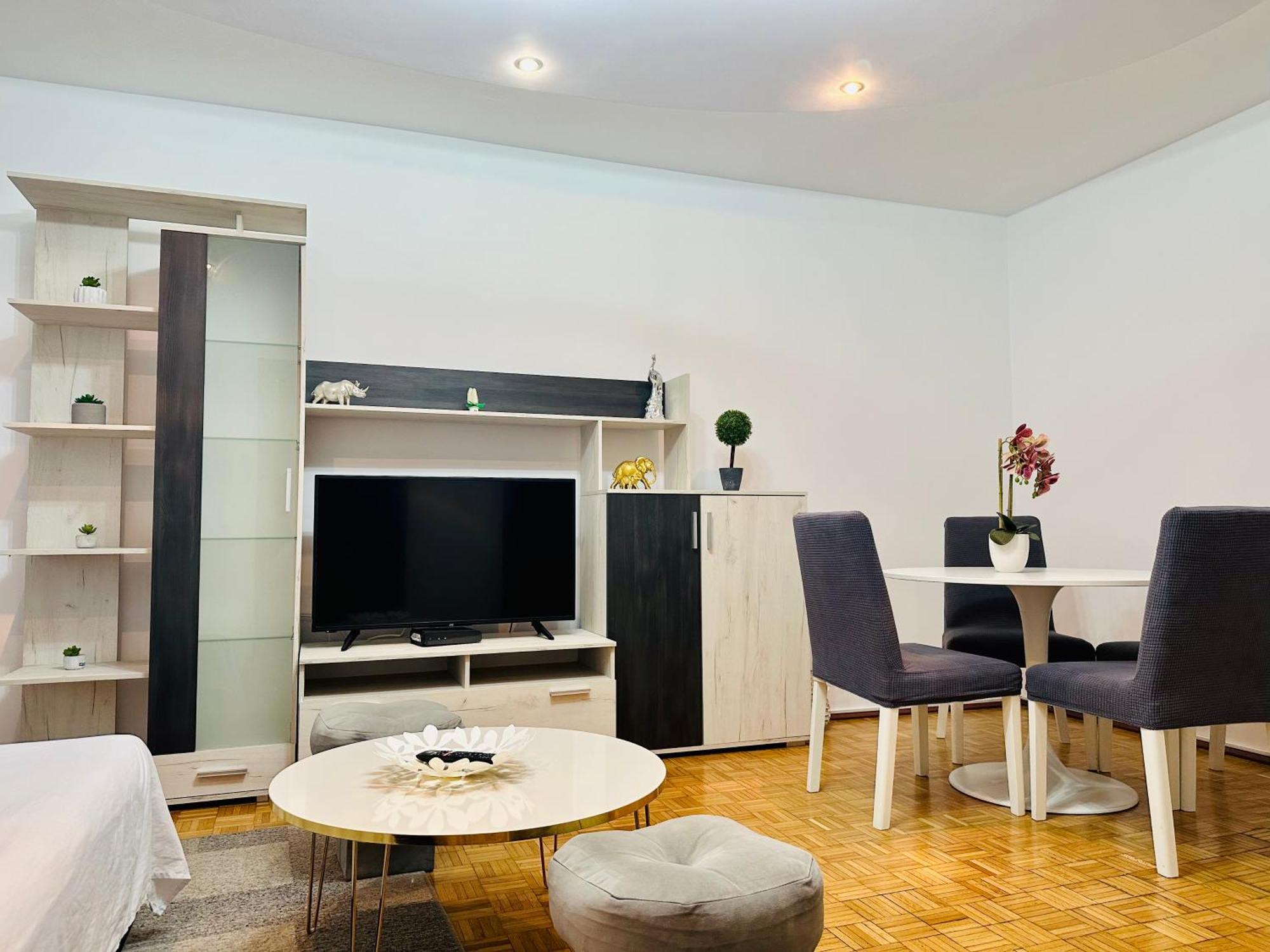 Chic Comfort 1Bdr With Landmark View - Concerthall Bucharest Exterior photo