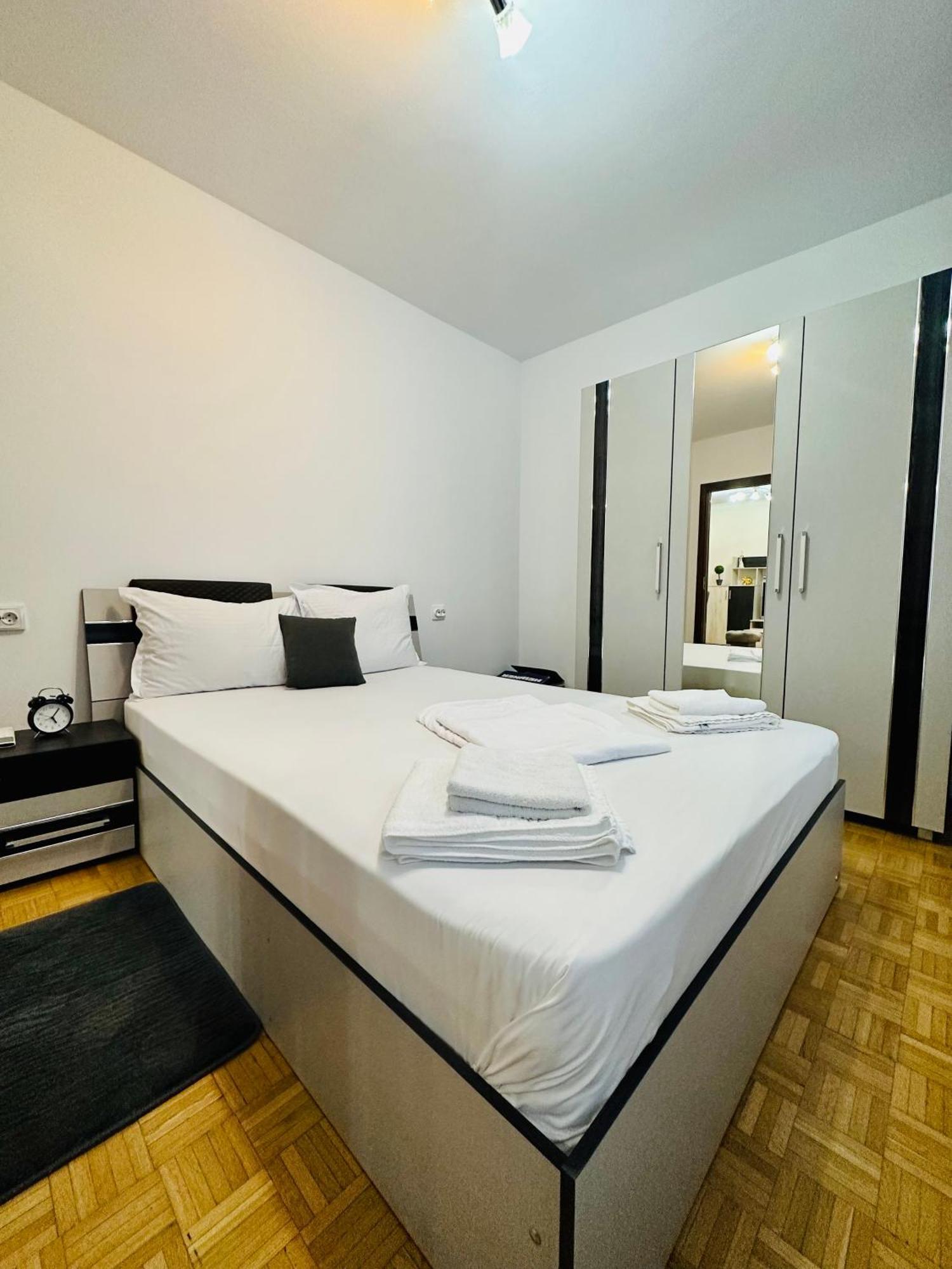 Chic Comfort 1Bdr With Landmark View - Concerthall Bucharest Exterior photo