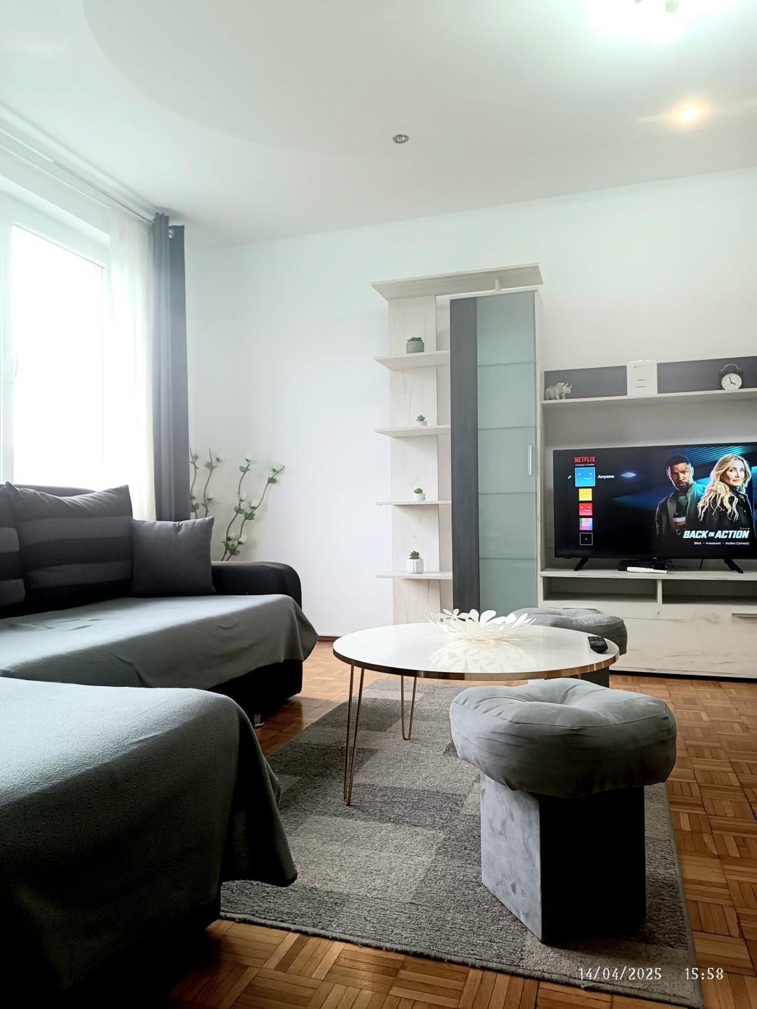 Chic Comfort 1Bdr With Landmark View - Concerthall Bucharest Exterior photo